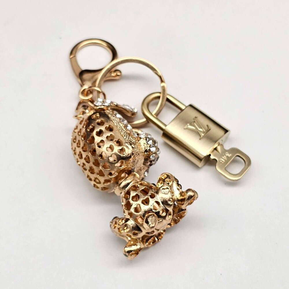 Authentic Louis Vuitton Gold Lock & Key 🔑 Bag Charm w/ Unbranded Puppy Charm - Picture 3 of 9